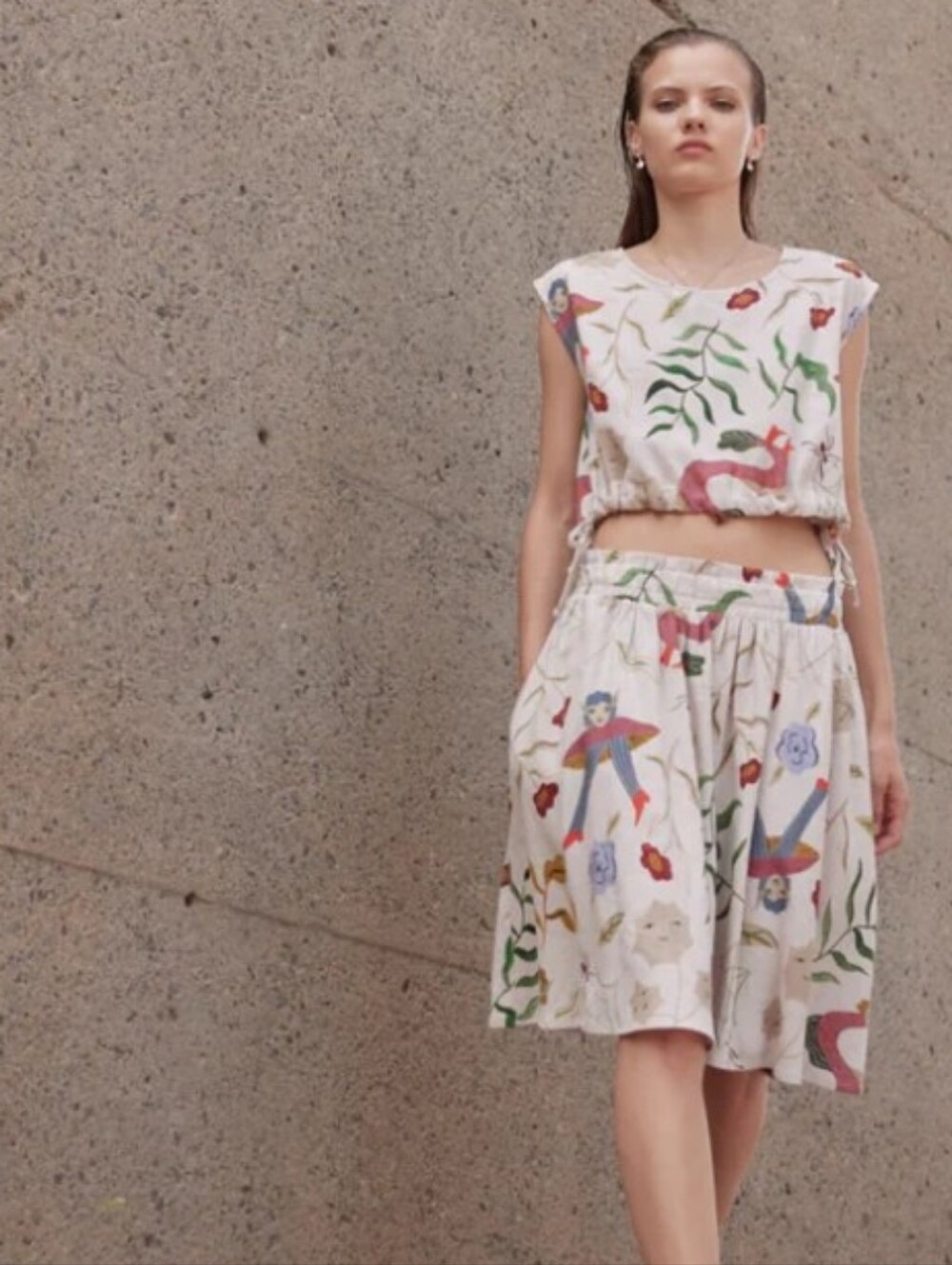 Eve Gravel "Creatures In The Garden " Whimsical Insect Botanical Crop Top Linen - Picture 9 of 9